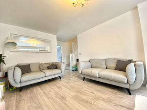 Lounge- click for photo gallery
